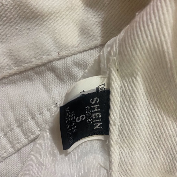 White shorts - Picture 3 of 3